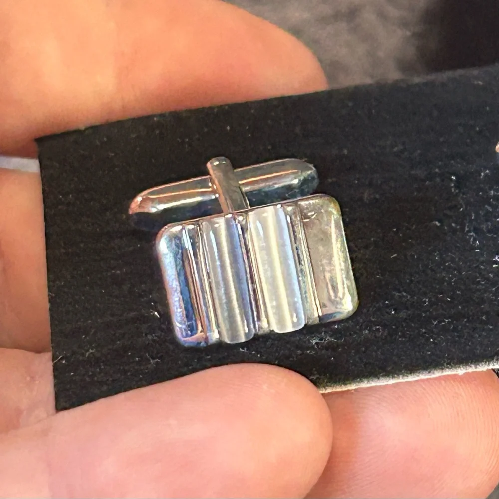 Modern gentleman’s cat eye glass bar tilt style cuff links